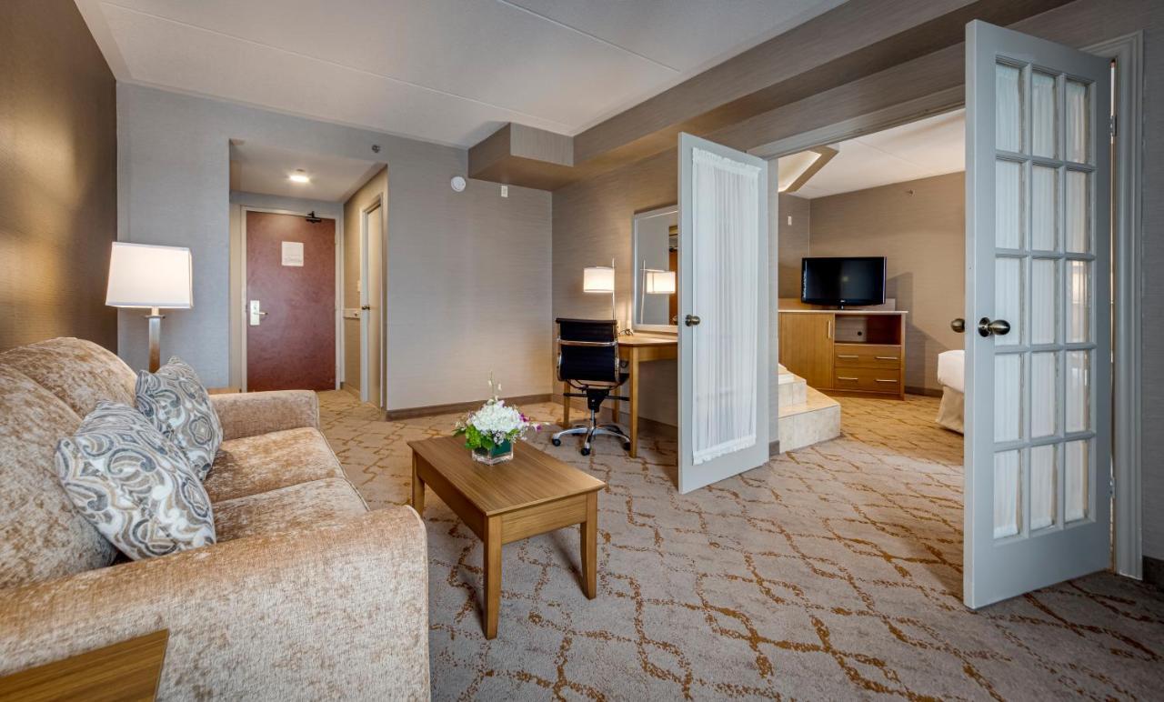 Monte Carlo Inn Vaughan Suites Exterior photo